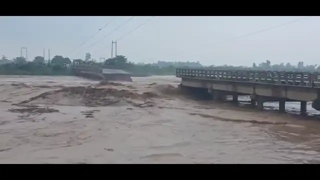 سیالکوٹ ظفروال کو ملانے والاہنجلی پل نالہ ڈیک کی طغیانی سے بہہ گیا